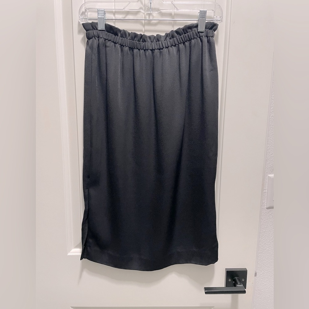 H&M black skirt size 6